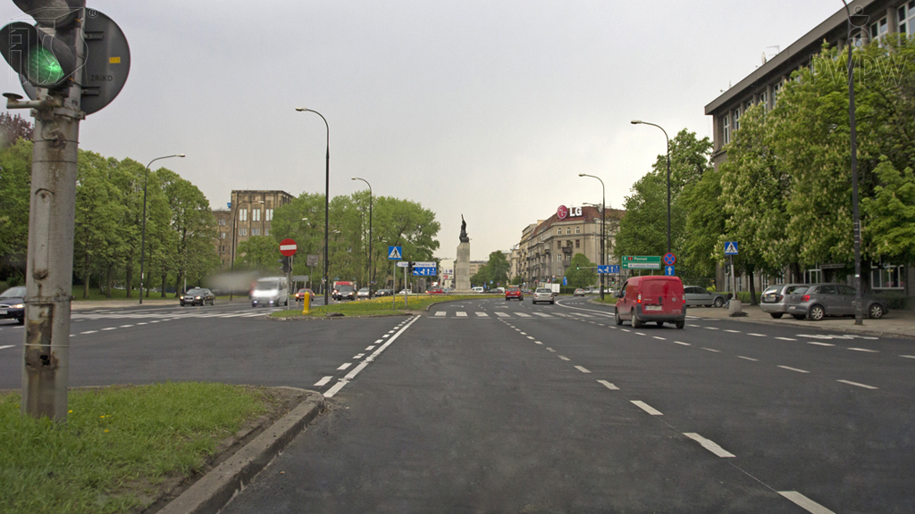 Materiał do pytania: Czy wolno Ci skręcić w lewo przed przejściem dla pieszych?