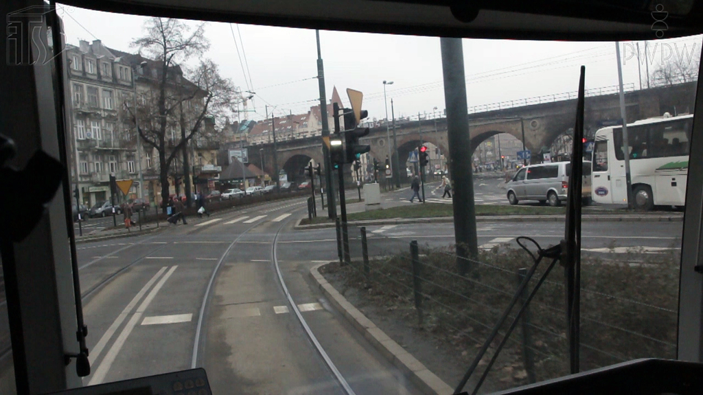 Material zur Frage: Sollen Sie in dieser Situation die Straßenbahn vor der bedingten Haltelinie anhalten?