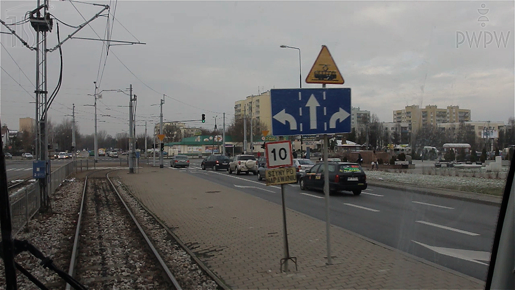 Materiał do pytania: Jak powinien zachować się motorniczy na odcinku za widocznym znakiem zakazu?