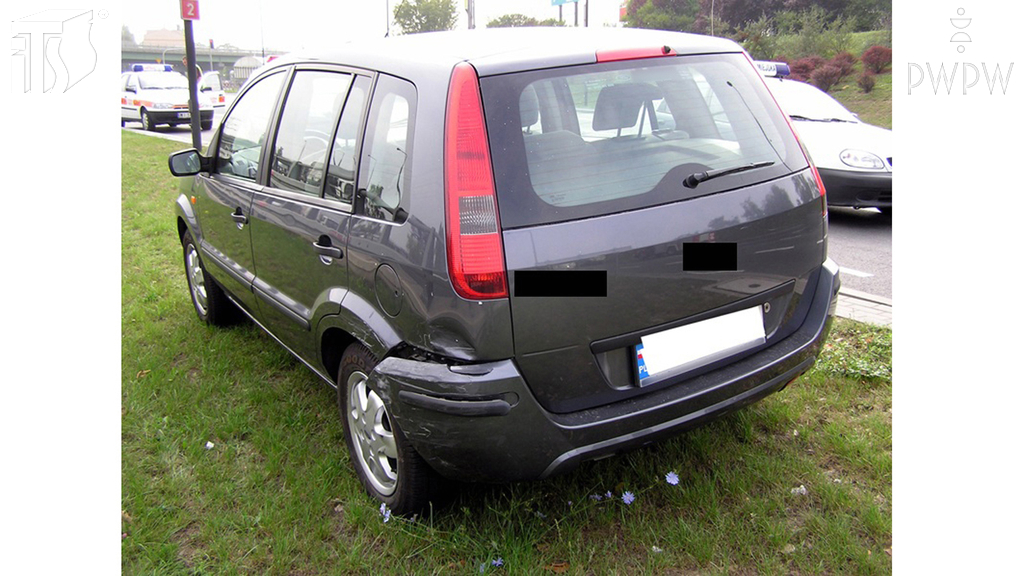 Material for the question: If you're involved in a car accident in which there are no injuries or fatalities, are you obliged to immediately remove your car from the scene of the accident?