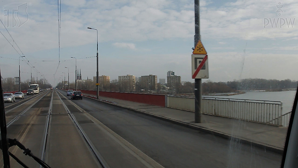 Material zur Frage: Soll der Fahrer beim Warnschild "Fahrbahnvereisung" besonders vorsichtig sein?