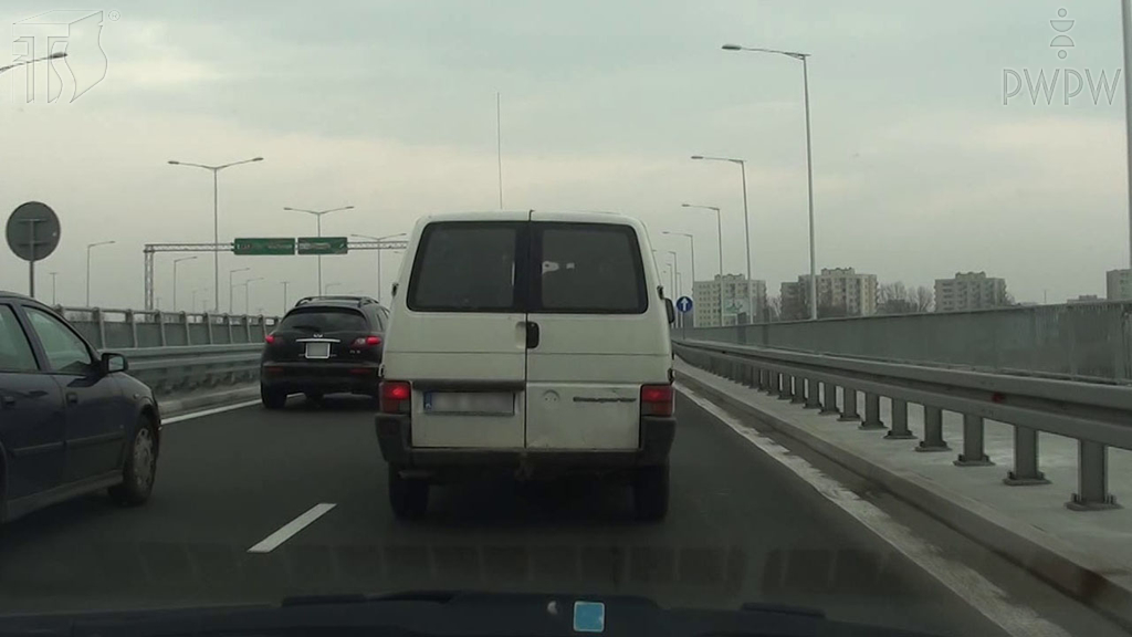 Materiał do pytania: Od czego, w szczególności, zależy bezpieczny odstęp, który powinieneś zachować w tej sytuacji?