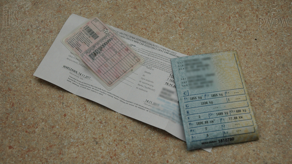 Materiał do pytania: Który z wymienionych dokumentów określa dopuszczalną liczbę osób przewożonych pojazdem samochodowym?