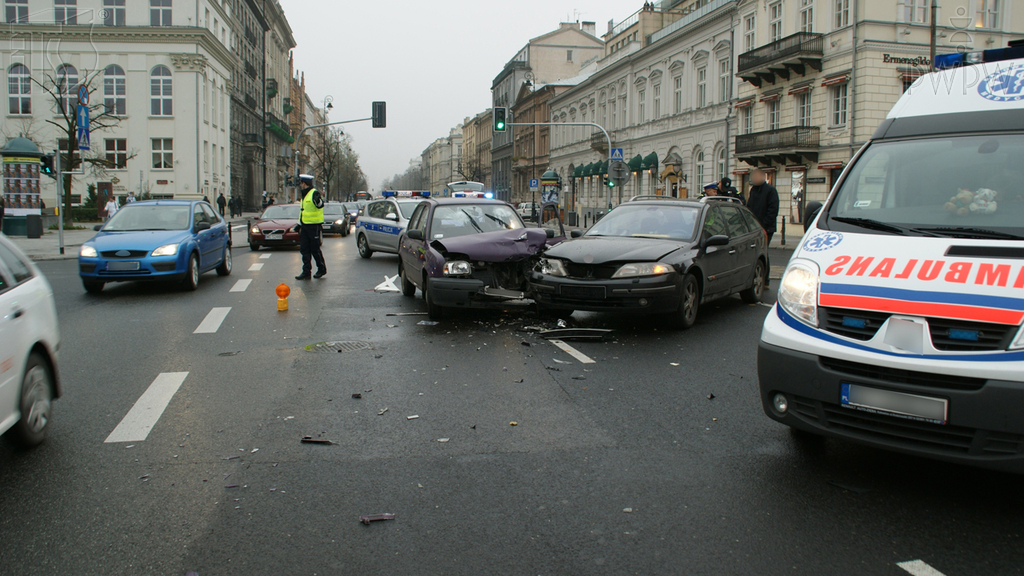 Material for the question: Which of the following actions apply to drivers involved in a motor vehicle accident in which there are fatalities or victims?