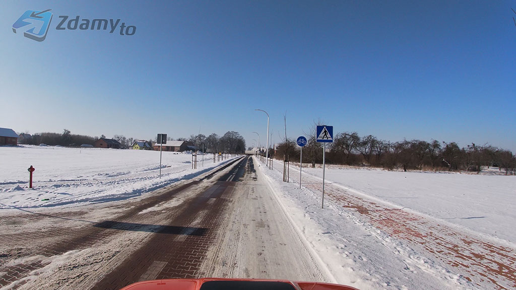 Materiał do pytania: Czy w tej sytuacji zbliżasz się do przejazdu dla rowerzystów?