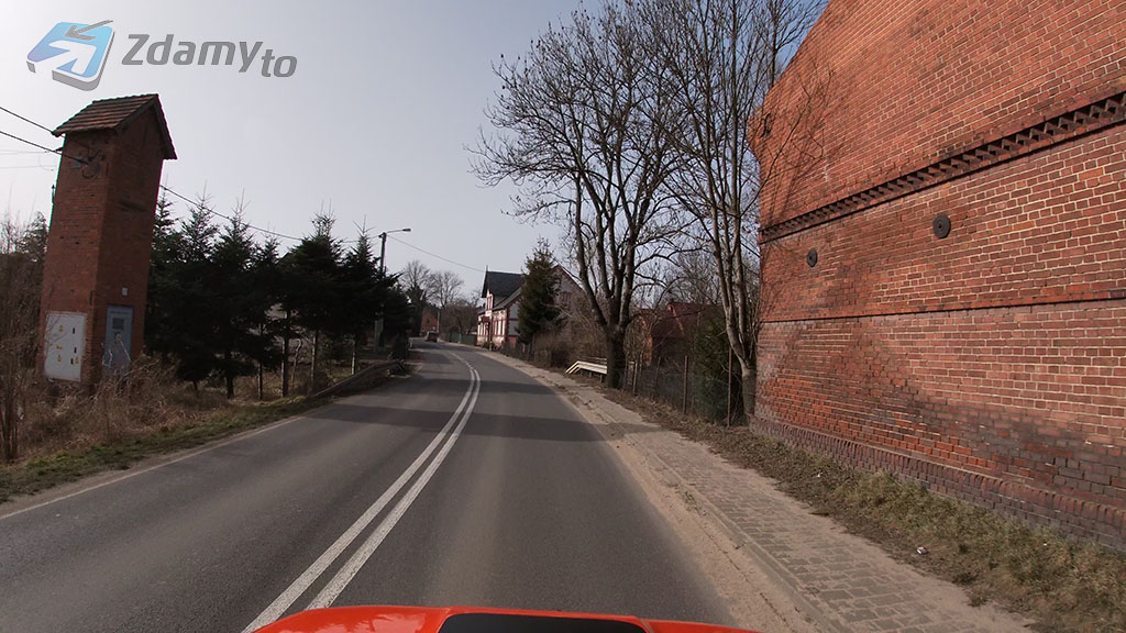 Materiał do pytania: Czy wolno Ci się zatrzymać w tym miejscu na jezdni?