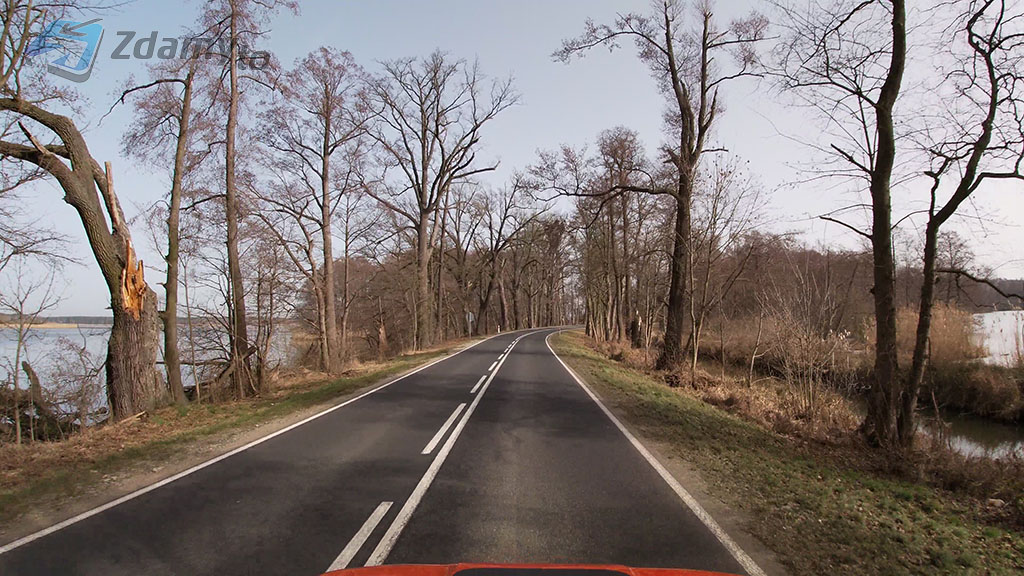 Material zur Frage: Dürfen Sie an dieser Stelle den PkW auf der Straße anhalten, um einen Passagier abzusetzen?