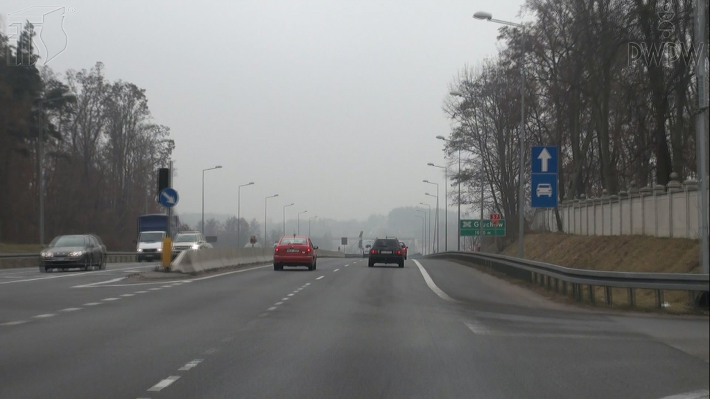 Materiał do pytania: Z jaką prędkością masz prawo kierować motocyklem po drodze ekspresowej dwujezdniowej?