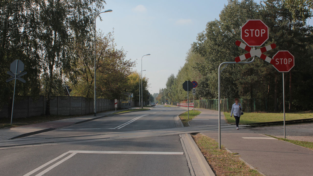 Materiał do pytania: W jaki sposób należy przejeżdżać motocyklem przez torowisko?