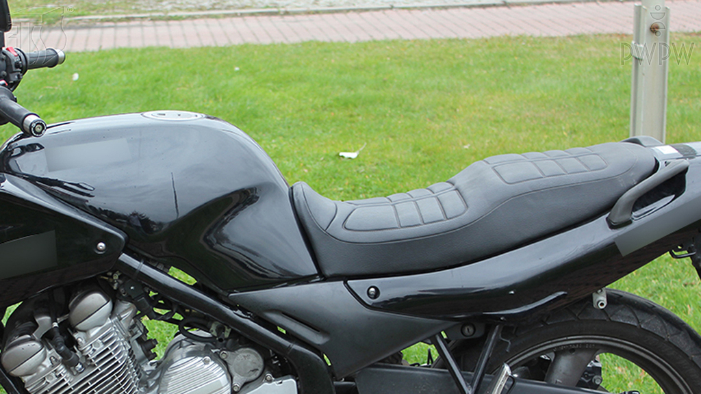 Materiał do pytania: W jaki sposób będziesz wiózł dziesięcioletnie dziecko dwumiejscowym motocyklem?