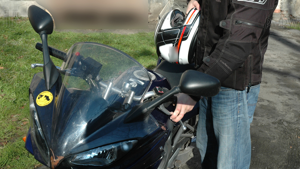 Materiał do pytania: Czy masz prawo przewozić motocyklem jednośladowym pasażera, który jest w stanie po użyciu alkoholu?