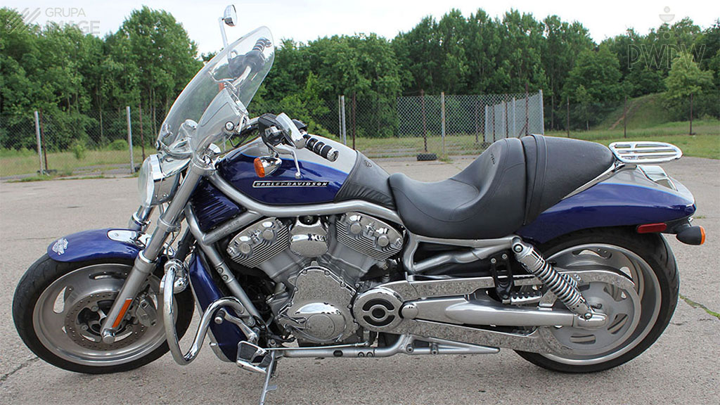 Materiał do pytania: Która z wymienionych czynności należy do obsługi codziennej motocykla?