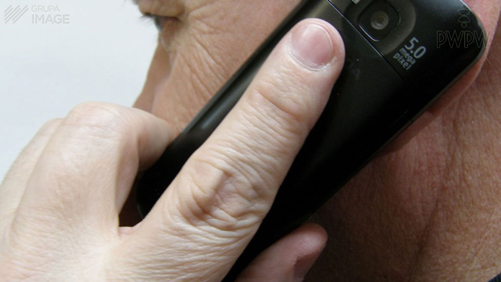 Materiał do pytania: Na czym polega właściwe telefoniczne wezwanie pomocy do wypadku drogowego?