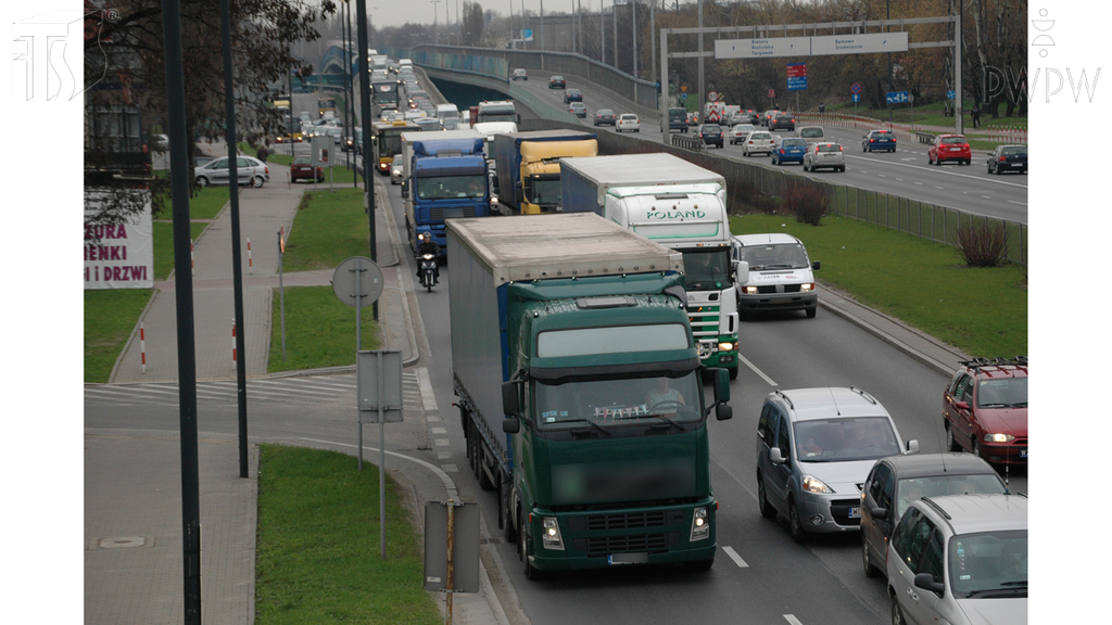 Materiał do pytania: Jaki jest maksymalny tygodniowy czas prowadzenia pojazdu kierowcy wykonującego przewóz drogowy?