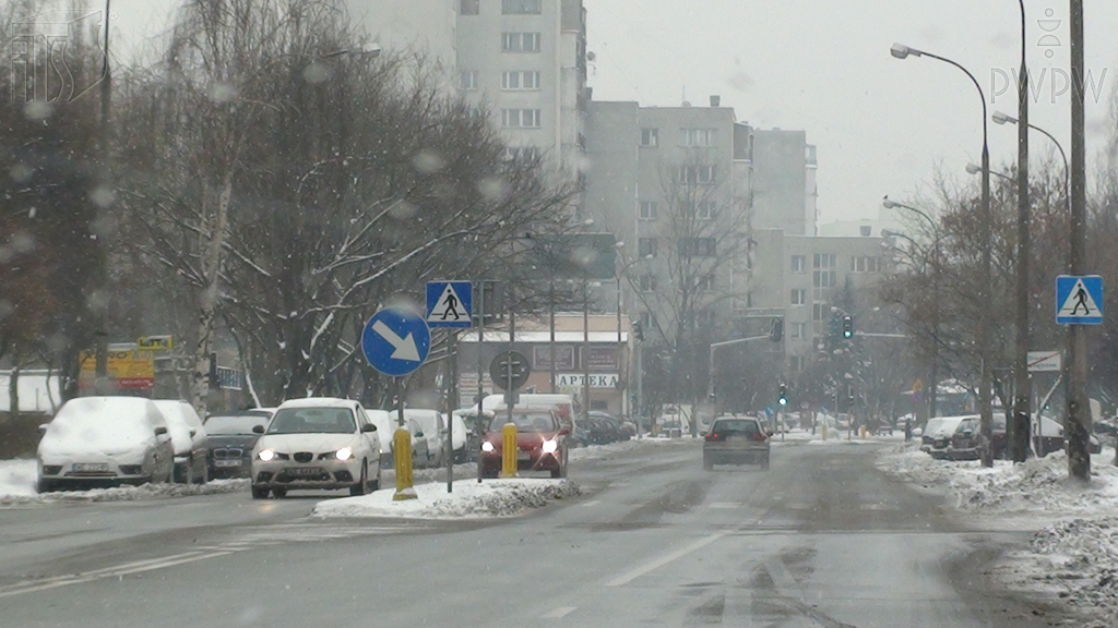 Material zur Frage: Was können Sie erwarten, wenn Sie bei solchen Straßenverhältnissen plötzlich bremsen?