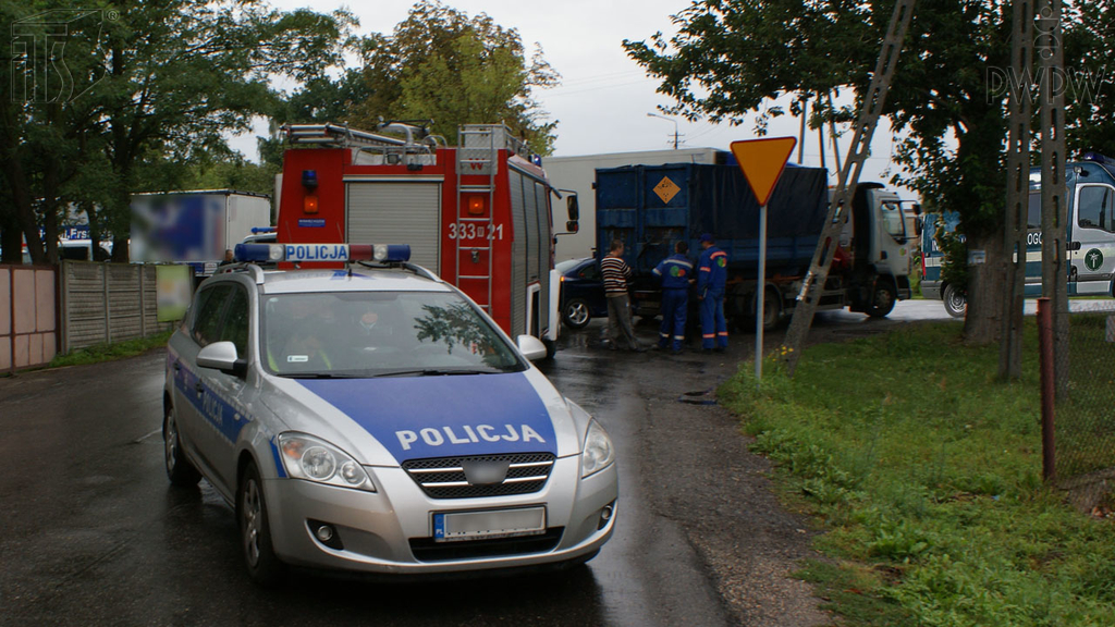 Material zur Frage: Welchen von den genannten Diensten werden Sie alarmieren, damit er eine Rettungsaktion durchführt und den gefährlichen Stoff auf der Straße neutralisiert?