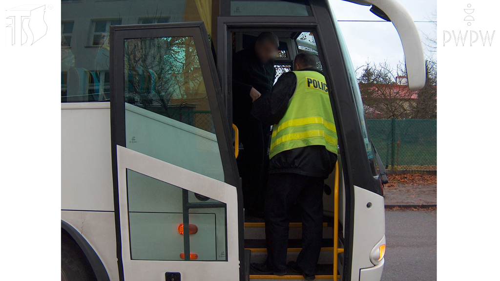 Material zur Frage: Welchen maximalen Zeitraum kann die Straßenkontrolle der Arbeitszeit des Busfahrers, der die Beförderung im Straßenverkehr ausführt, betreffen?