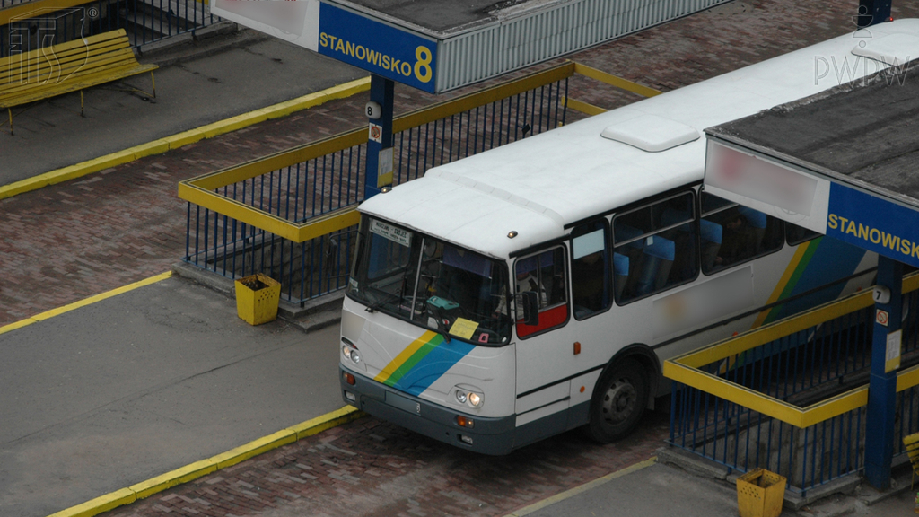 Materiał do pytania: Jaki jest najbardziej efektywny sposób rozpędzania autobusu?