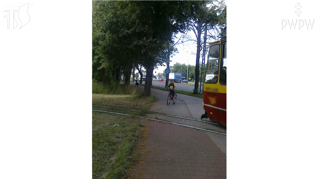 Material zur Frage: Darf man in dieser Situation beim Straßenbahnfahren das Schallsignal gebrauchen?