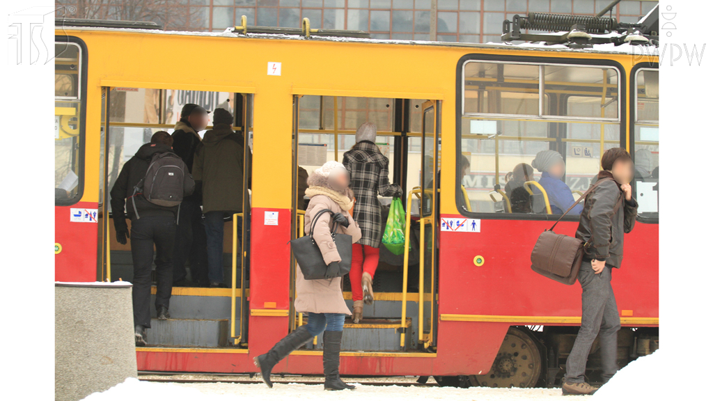 Material zur Frage: Dürfen Sie die Fahrt mit Passagieren fortsetzen, nachdem Sie eine Panne des Schließmechanismus der zweiten Tür im ersten Waggon festgestellt haben?