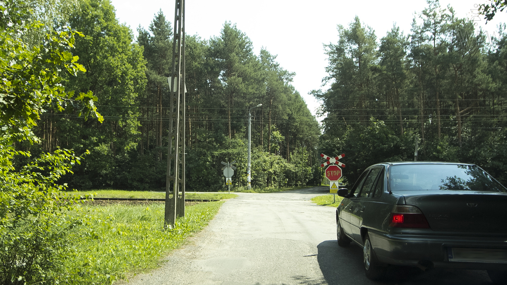 Materiał do pytania: Czy w tej sytuacji, rozpoczynając manewr wyprzedzania, możesz spowodować wypadek?