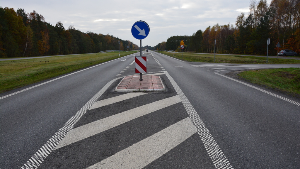Material zur Frage: Sollen Sie in dieser Situation an der nächsten Kreuzung rechts abbiegen?