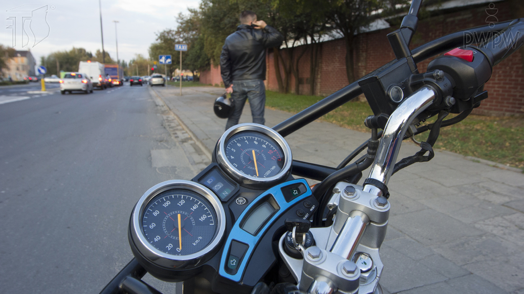 Material zur Frage: Ist das in diesem Zustand, ohne Aufsicht stehen gelassene Motorrad richtig davor gesichert, dass er von einer unbefugten Person in Gang gesetzt wird?