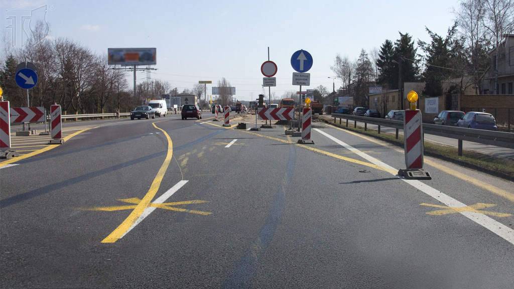 Material zur Frage: Wechseln Sie in der dargestellten Situation, beim Überfahren der gestrichelten Linie, die Fahrspur?