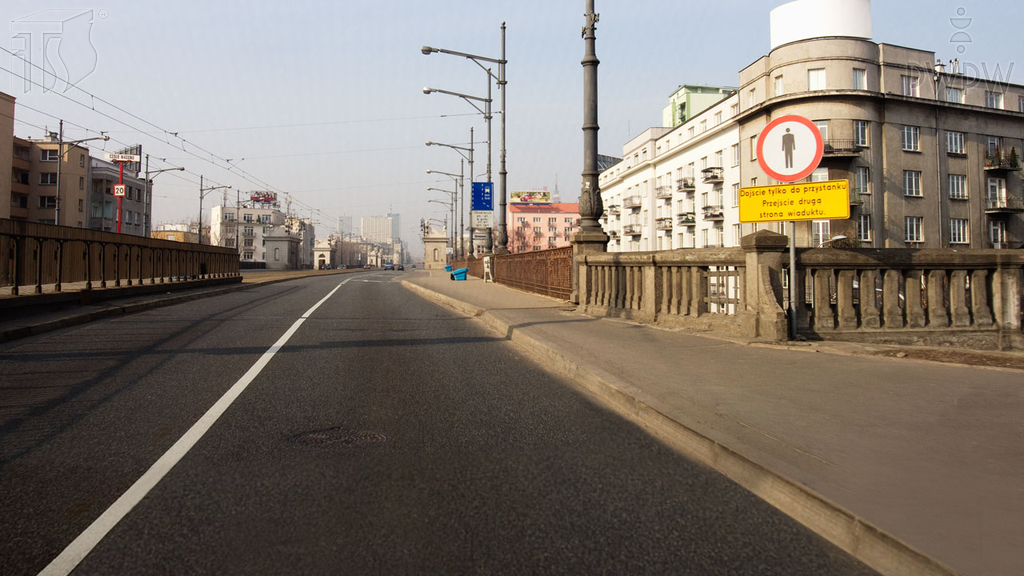 Material zur Frage: Spricht die horizontale Fahrbahnmarkierung in der dargestellten Situation das Verbot aus, die Fahrspur zu wechseln?