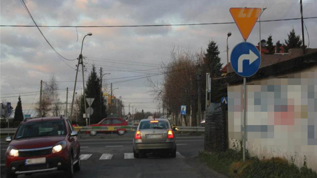Materiał do pytania: Czy masz obowiązek każdorazowo zatrzymać pojazd przed wjazdem na takie skrzyżowanie?