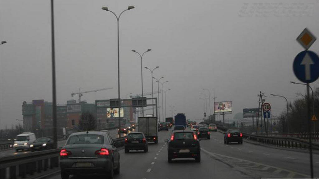 Materiał do pytania: Czy w widocznej sytuacji znajdujesz się na drodze z pierwszeństwem?