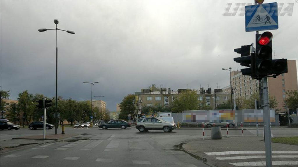 Material zur Frage: Soll man in dieser Situation auf die Einfahrt auf die Kreuzung warten?